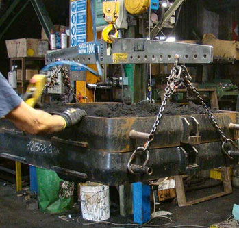 articolo su Wirtschaftsforum - Tecnologie moderne e semiautomatiche al lavoro presso la fonderia di Cotignola 